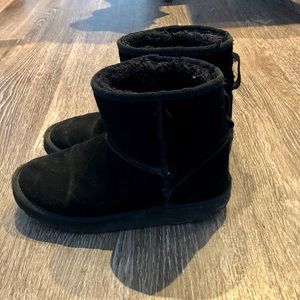UGG Classic Mini Boot in Black